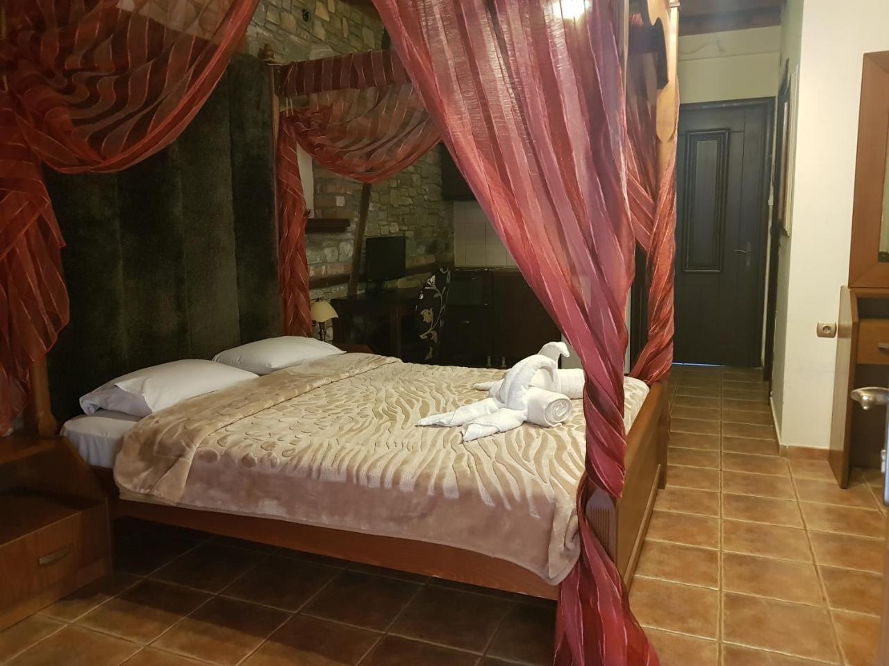 Hotel Παραδοσιακο Като-Лутракі Екстер'єр фото